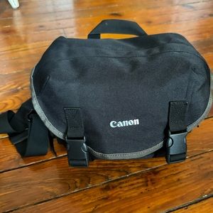 Canon Padded Camera & Gadget Shoulder Bag Black